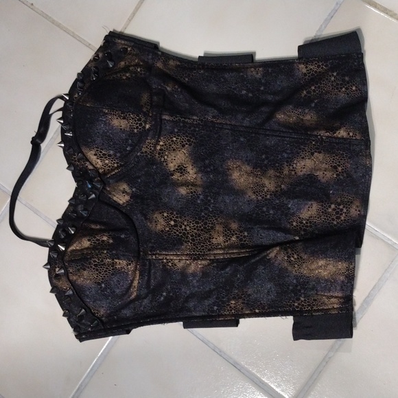 Spiked corset type top - Picture 14 of 14